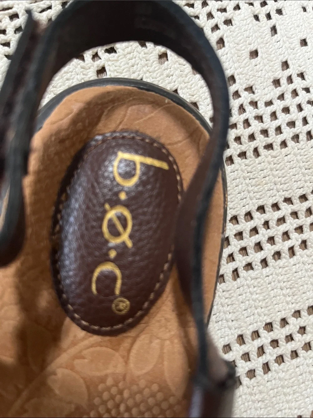 b.o.c. Brown Leather-Look Crossover Strap Sandals women’s size 8